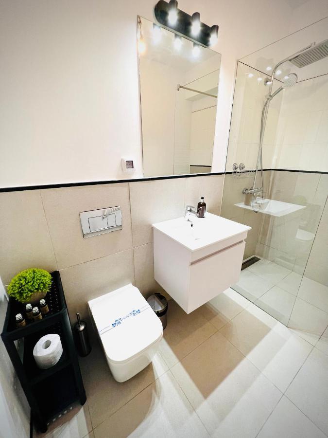 Exquisite - Two Bedroom Apartment Бухарест Екстер'єр фото